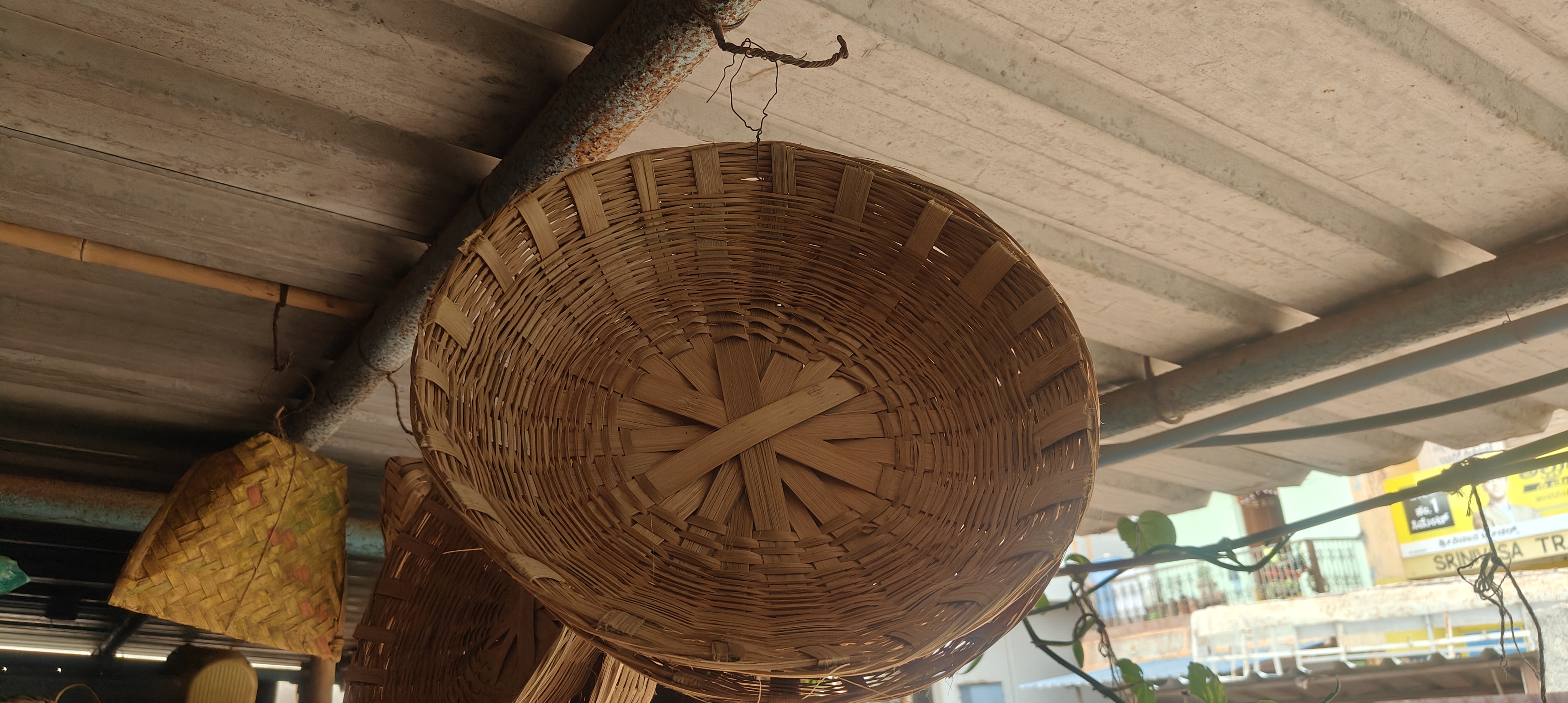 Large Shibbilu Basket, workshop view 1